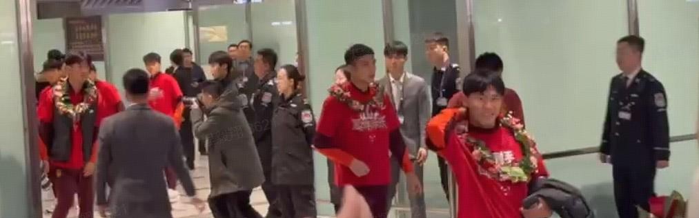 IM电竞登录入口-U23国足众将已归国，王钰栋等球员因与俱乐部会合而未现身机场出口